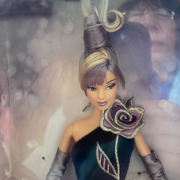 Barbie, sterling silver rose design exclusively for Avon with Bob Mackie design. - Picture 2 of 8